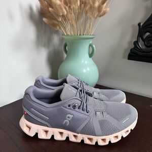 On cloud Women's Gray and Pink Athletic Shoes New no box